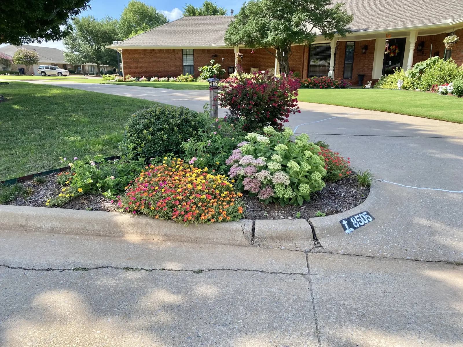 Finished Greenline flower bed and healthy lawn at an Oklahoma City home
